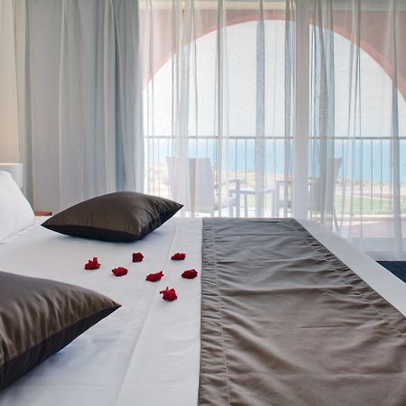 Lighthouse Golf & Spa Hotel Balchik Exterior foto A bedroom at the hotel