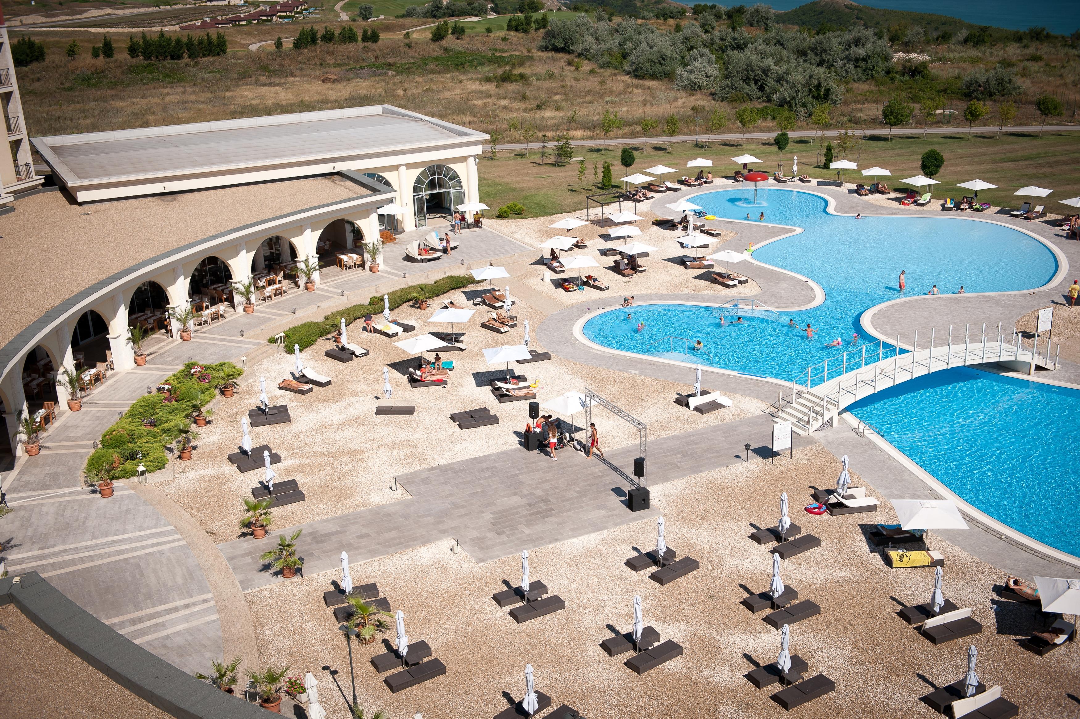 Lighthouse Golf & Spa Hotel Balchik Exterior foto The swimming pool at the hotel