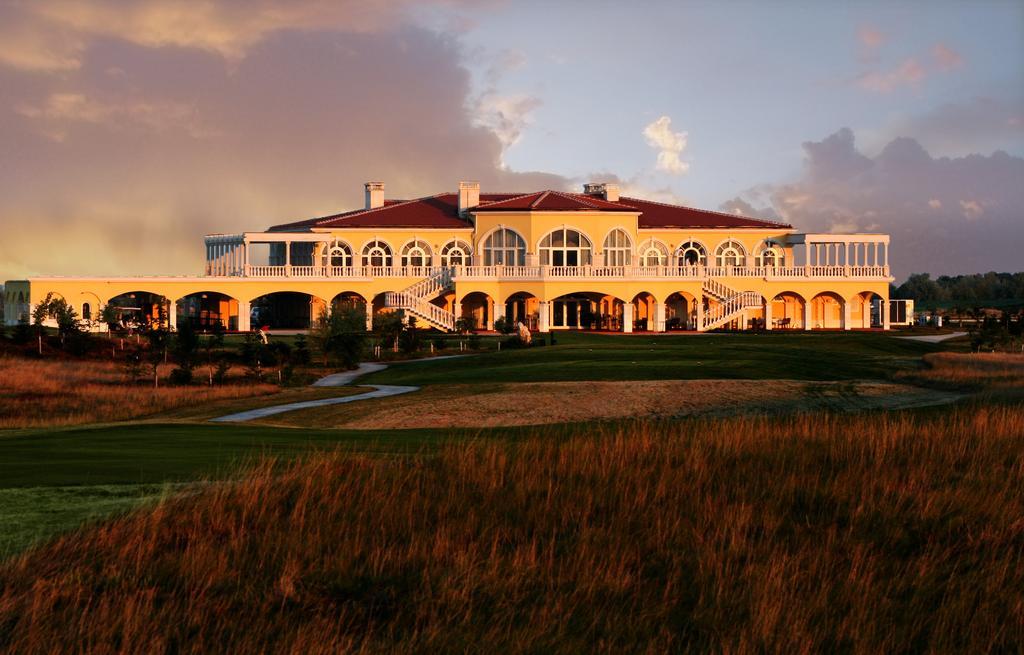 Lighthouse Golf & Spa Hotel Balchik Exterior foto Club House